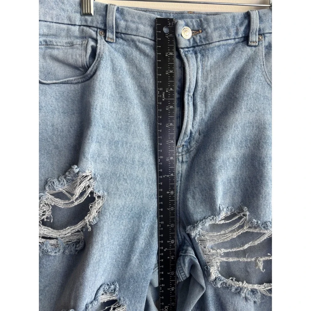 American Eagle Light Wash Distressed Mom Jeans Women 18 Regular
